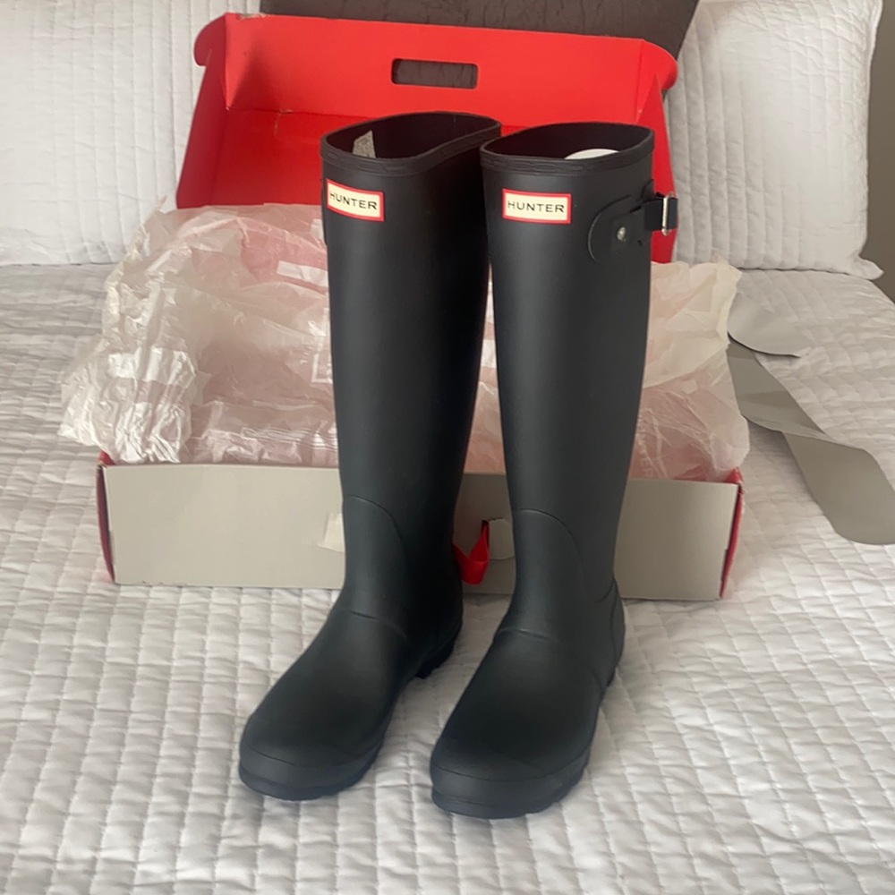 Hunter new matte black tall rain boots…